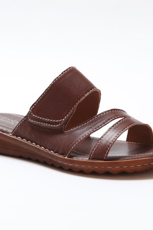 Relax Shoes. Style: 319-049. Brown. Spar: 20%. Best Seller: 399,-