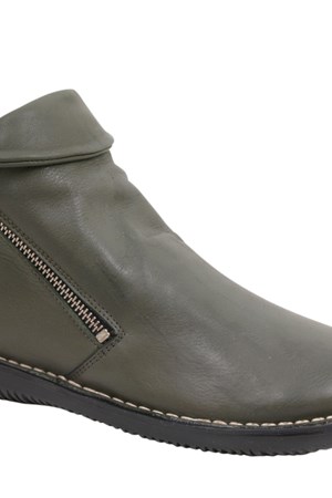 Bella Moda/LBDK Boots. Style: BK-6831. Olive. Need-To-Have: 1.199,- Spar: 10% V.I.P. Member