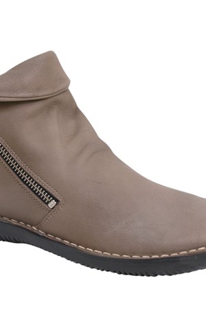 Bella Moda/LBDK Boots. Style: BK-6831. Taupe. Need-To-Have: 1.199,- Spar: 10% V.I.P. Member